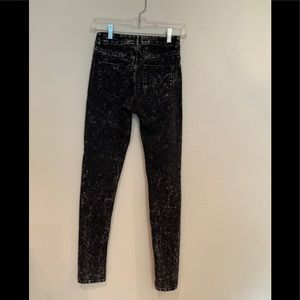 Divided black discolored jeans